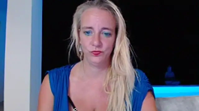 Snapshot of Wendysexyx chatting on 10.25.25 Wendysexyx online show from 10.25.25