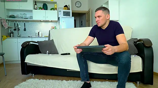 Snapshot of littlesweettifany chatting on 12.04.24 littlesweettifany online show from 12.04.24