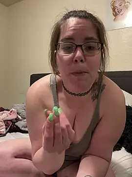 Snapshot of FreakNastyLacie chatting on 03.04.25 FreakNastyLacie online show from 03.04.25