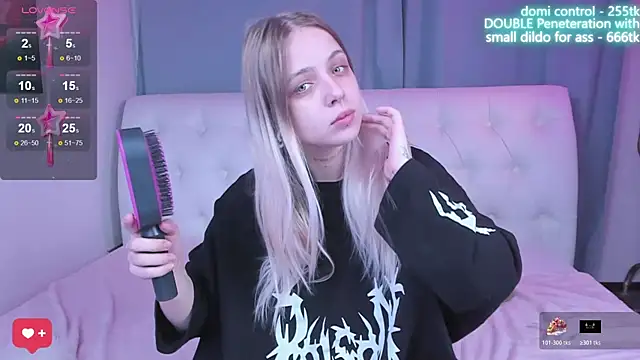 Alice Halle online show from 10.26.25