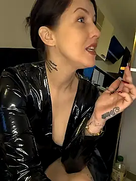 Linalicious online show from 12.26.24