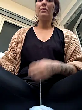 Snapshot of Linalicious chatting on 11.06.25 Linalicious online show from 11.06.25