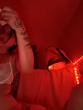 Snapshot of Linalicious chatting on 11.08.25 Linalicious online show from 11.08.25