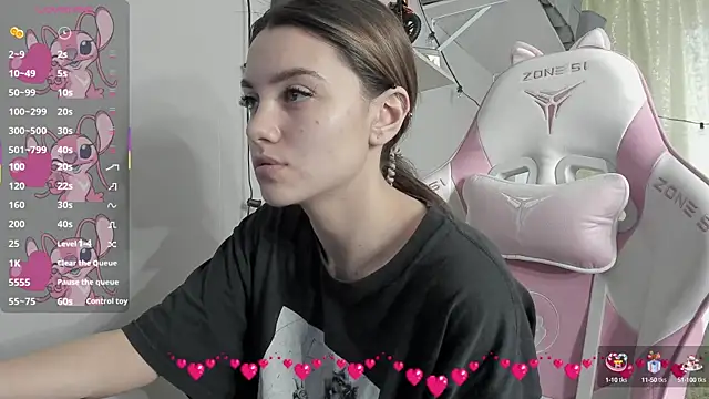 Snapshot of MashkaRay chatting on 02.14.25 MashkaRay online show from 02.14.25
