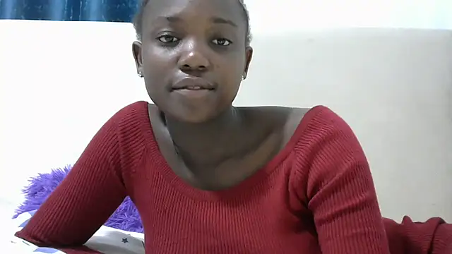 Snapshot of Latiffagodess chatting on 10.11.25 Latiffagodess online show from 10.11.25