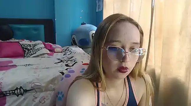 Liaroberts1 online show from 02.13.25