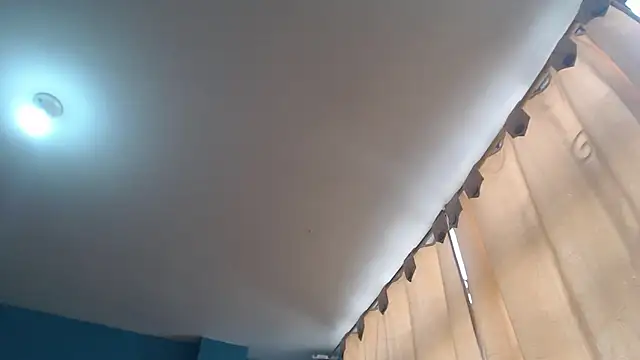 Liaroberts1 online show from 02.26.25