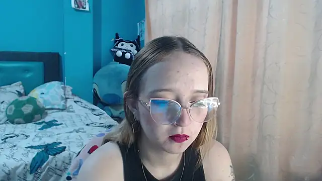 Liaroberts1 online show from 03.13.25