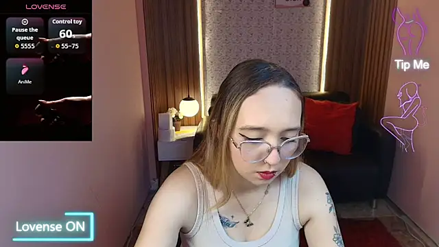 Liaroberts1 online show from 06.12.26
