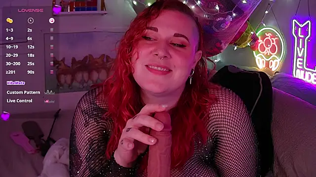 Snapshot of opalreigning chatting on 02.01.26 opalreigning online show from 02.01.26