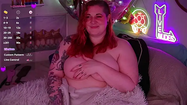 Snapshot of opalreigning chatting on 02.24.26 opalreigning online show from 02.24.26