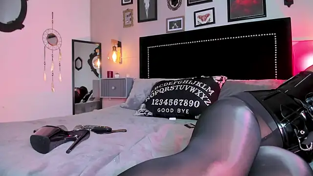 Snapshot of ninaevanss_ chatting on 02.04.26 ninaevanss online show from 02.04.26