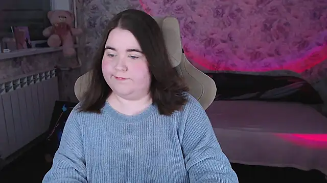 Estelle Hicks online show from 04.08.26