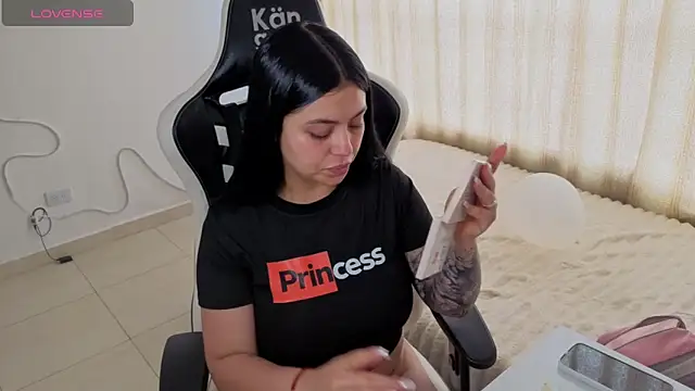 Victoryyy  online show from 04.17.26