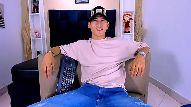 Snapshot of Jhonn_Rhyss chatting on 10.17.25 Jhonn Rhyss online show from 10.17.25