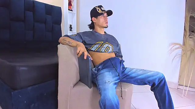 Snapshot of Jhonn_Rhyss chatting on 11.28.25 Jhonn Rhyss online show from 11.28.25