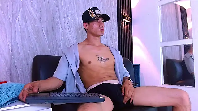 Snapshot of Jhonn_Rhyss chatting on 12.21.25 Jhonn Rhyss online show from 12.21.25