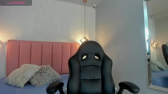 SUNNYCYRUS online show from 09.24.25