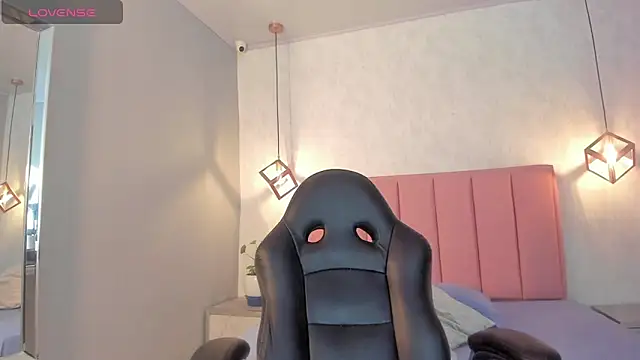 SUNNYCYRUS online show from 11.05.25