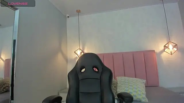 SUNNYCYRUS online show from 11.10.25