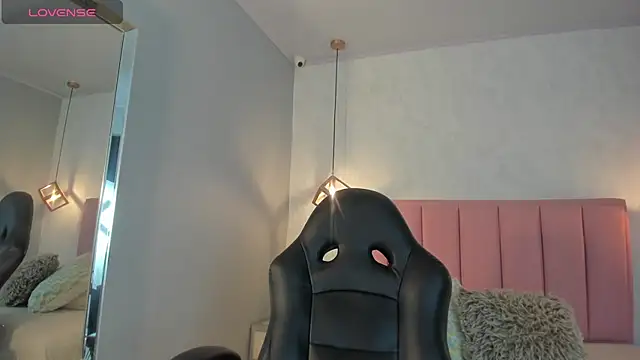 SUNNYCYRUS online show from 11.13.25