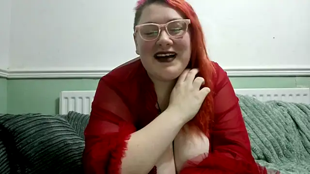 Snapshot of Bustycurves chatting on 12.19.24 Bustycurves online show from 12.19.24