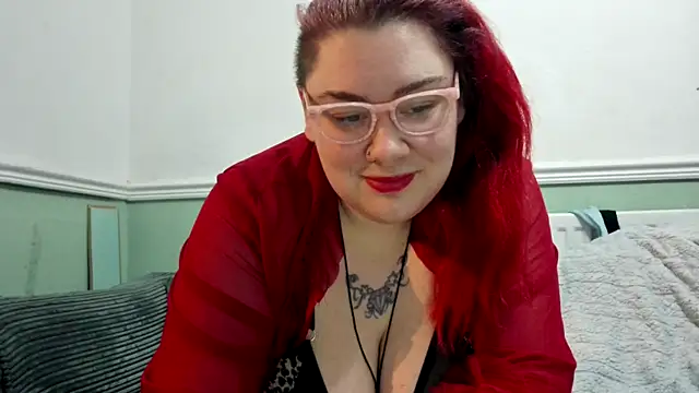 Snapshot of Bustycurves chatting on 01.25.25 Bustycurves online show from 01.25.25