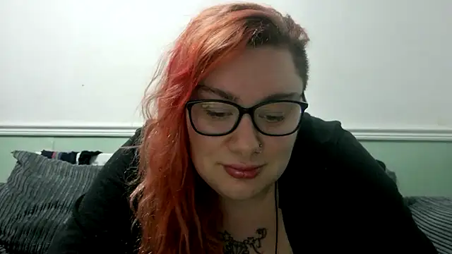 Snapshot of Bustycurves chatting on 02.26.25 Bustycurves online show from 02.26.25