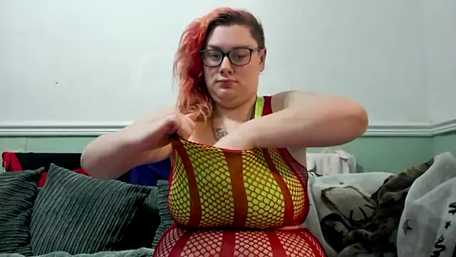 Snapshot of Bustycurves chatting on 03.03.25 Bustycurves online show from 03.03.25