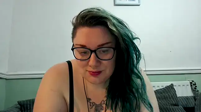 Snapshot of Bustycurves chatting on 03.21.25 Bustycurves online show from 03.21.25
