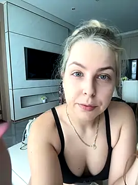 Livewithlucy online show from 10.12.25