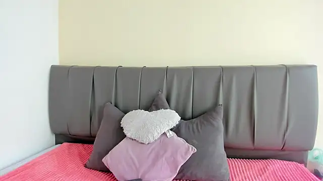 Cherllynn online show from 12.22.25