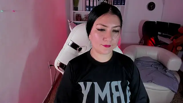 Snapshot of katya_nt chatting on 11.18.25 katya nt online show from 11.18.25