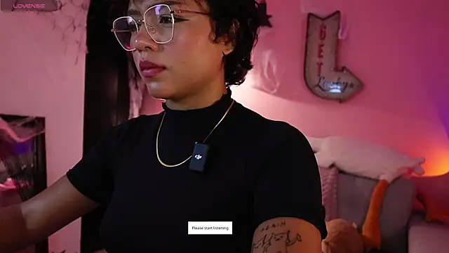 Snapshot of srtaliz chatting on 10.29.25 srtaliz online show from 10.29.25