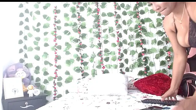 Snapshot of camilavagina24 chatting on 11.04.25 camilavagina24 online show from 11.04.25