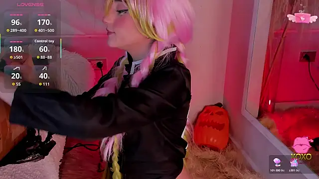 Snapshot of miia__baker chatting on 10.25.25 miia baker online show from 10.25.25