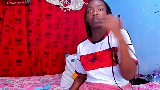 Snapshot of Sandyhamilttoon chatting on 11.15.25 Sandyhamilttoon online show from 11.15.25