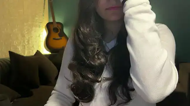 Snapshot of demieliss chatting on 12.17.24 demieliss online show from 12.17.24