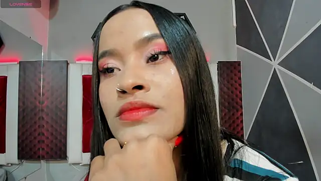 Snapshot of Karoll014 chatting on 02.20.25 Karoll014 online show from 02.20.25