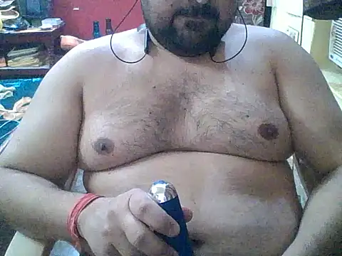 Snapshot of ARYANAVAILABLE chatting on 10.27.25 ARYANAVAILABLE online show from 10.27.25