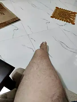 Snapshot of ARYANAVAILABLE chatting on 11.20.25 ARYANAVAILABLE online show from 11.20.25