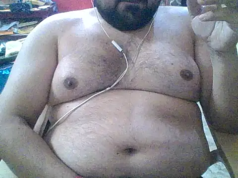 Snapshot of ARYANAVAILABLE chatting on 11.30.25 ARYANAVAILABLE online show from 11.30.25