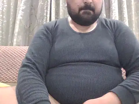 Snapshot of ARYANAVAILABLE chatting on 12.18.25 ARYANAVAILABLE online show from 12.18.25