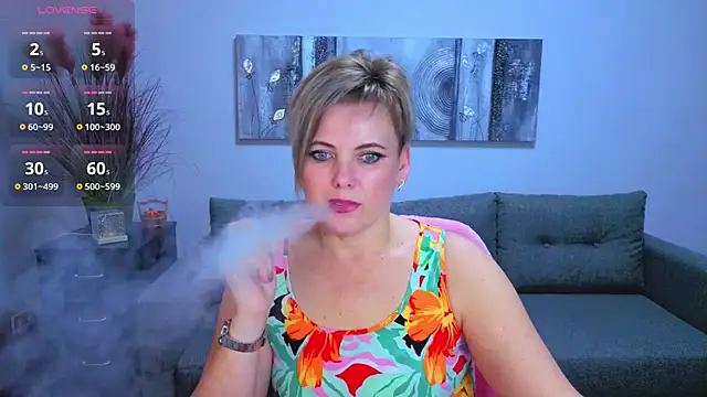 Snapshot of Julia_Wilsone chatting on 11.22.25 Julia Wilsone online show from 11.22.25