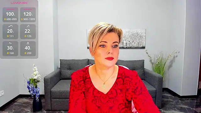 Snapshot of Julia_Wilsone chatting on 11.30.25 Julia Wilsone online show from 11.30.25