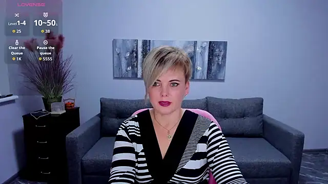 Snapshot of Julia_Wilsone chatting on 12.01.25 Julia Wilsone online show from 12.01.25