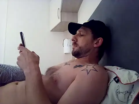 Snapshot of HungKing88 chatting on 12.30.24 HungKing88 online show from 12.30.24