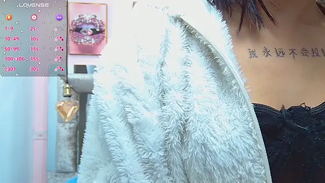 Snapshot of Vaioletcooper chatting on 01.12.25 Vaioletcooper online show from 01.12.25