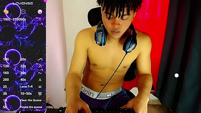 Snapshot of Ares_ttoter chatting on 12.16.24 Ares ttoter online show from 12.16.24