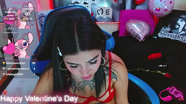 Snapshot of _luna_torres chatting on 02.14.25  luna torres online show from 02.14.25